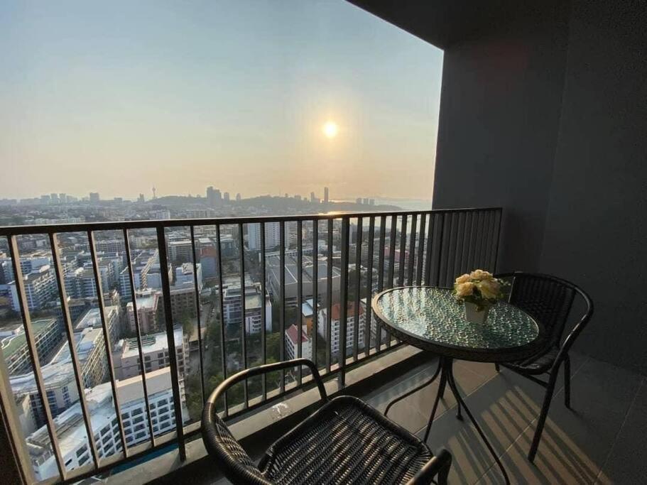 The Base Central Pattaya 2Bed King&Queen Sky Seaview & Infinity Pool Bagian luar foto